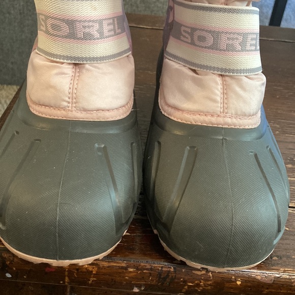 Sorel waterproof Cub boots size 7 - Picture 9 of 11